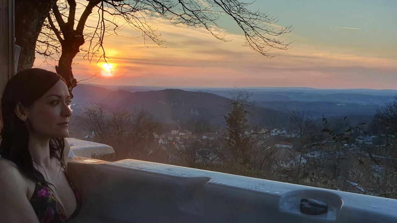 Chambres d'hôtes Le Repère des Anges et SPA Larnod Esterno foto