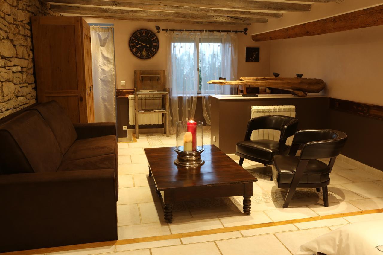 Chambres d'hôtes Le Repère des Anges et SPA Larnod Esterno foto