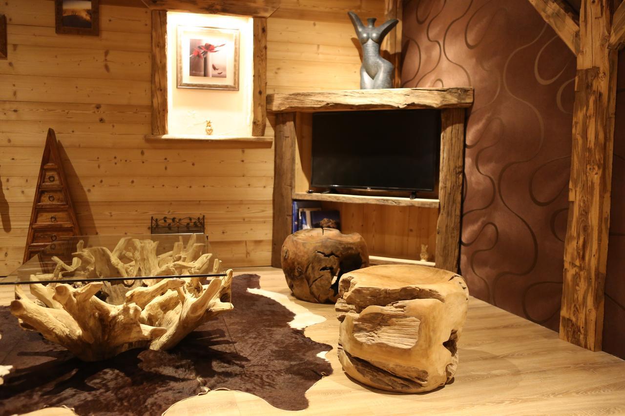 Chambres d'hôtes Le Repère des Anges et SPA Larnod Esterno foto